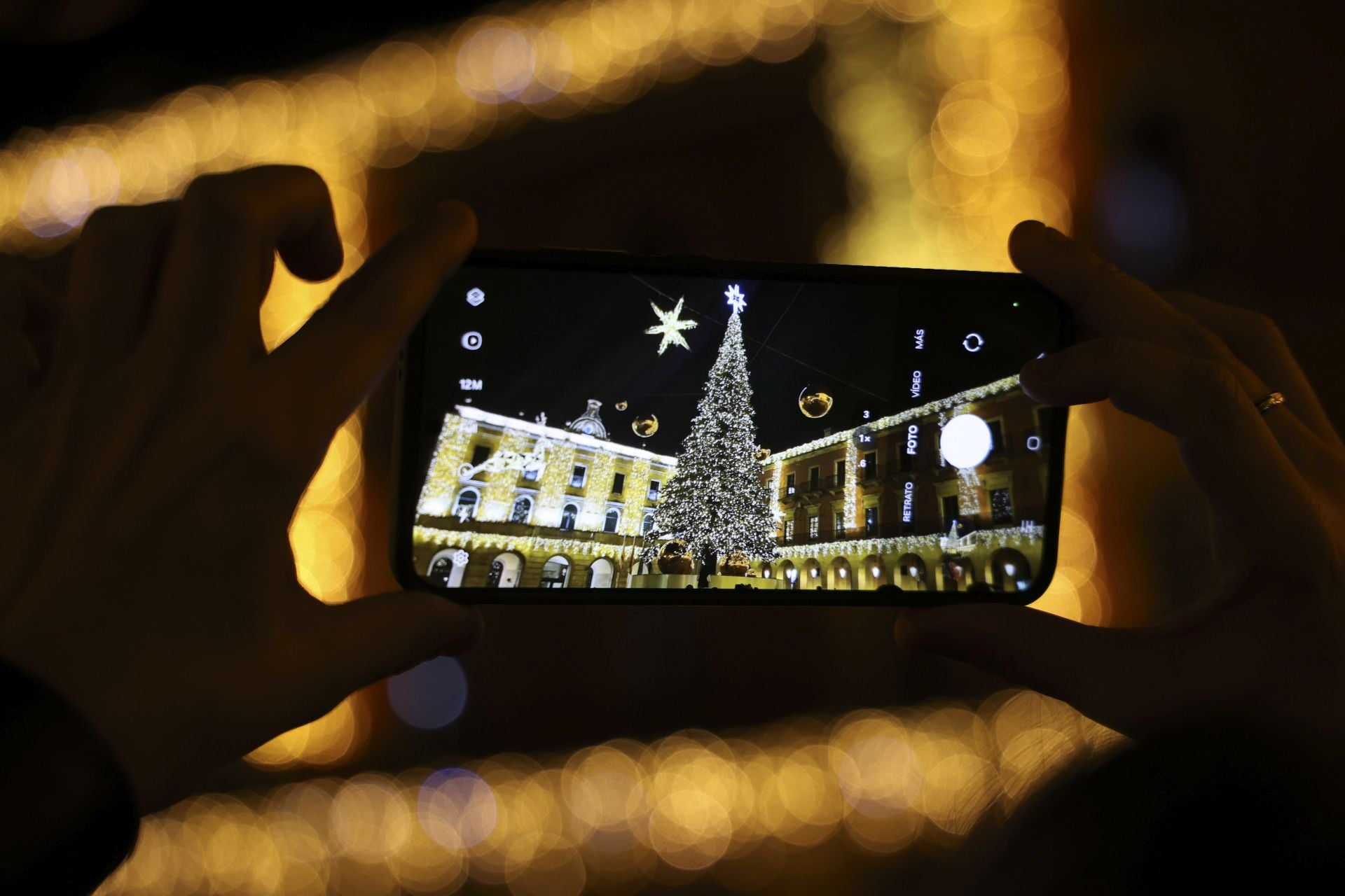 El espectacular despliegue de luces navideñas conquista a los gijoneses