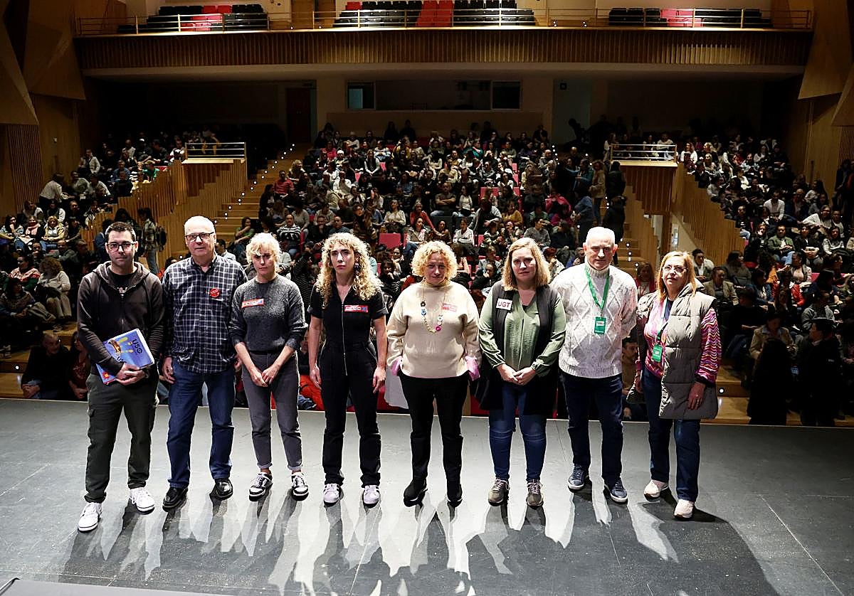 Asamblea de trabajadores de supermercados donde se acordó convocar huelga.