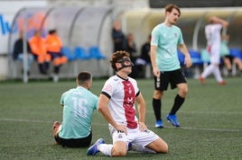 Javi Cueto, en una acción del partido del Real Avilés ante el Escobedo este pasado domingo, donde anotó el primer gol.