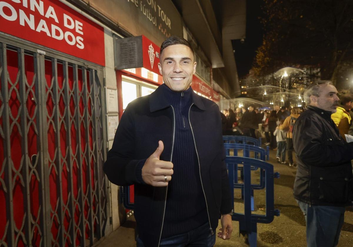 Djuka, posando para EL COMERCIO antes del partido del Sporting, el domingo, contra el Córdoba.