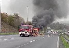 Incendio de un camión en la autovía Minera.