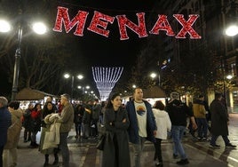 El mercadillo navideño Menax ubicado en el paseo de Begoña ya está abierto y cuenta con una veintena de puestos.