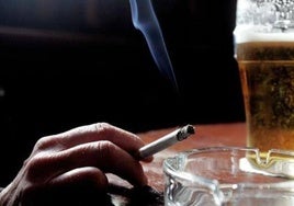 Los jóvenes asturianos, entre los que antes se inician en el consumo de alcohol y tabaco con 15 y 17 años