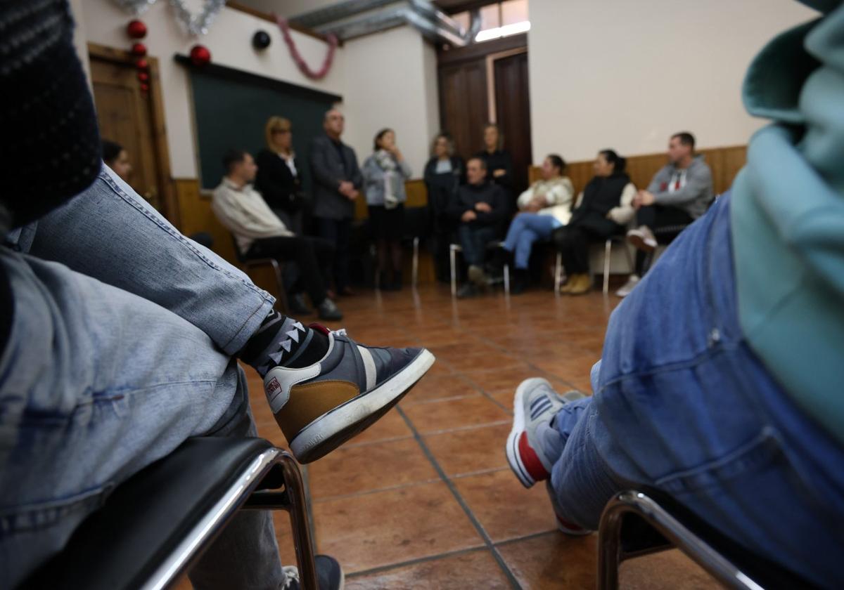 Visita instutucional que se celebró ayer en el centro de Amigos contra la Droga.