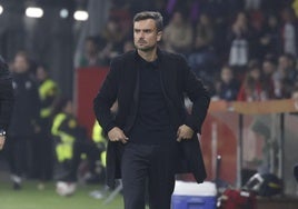 El entrenador del Sporting, Rubén Albés, durante el último partido disputado en El Molinón.