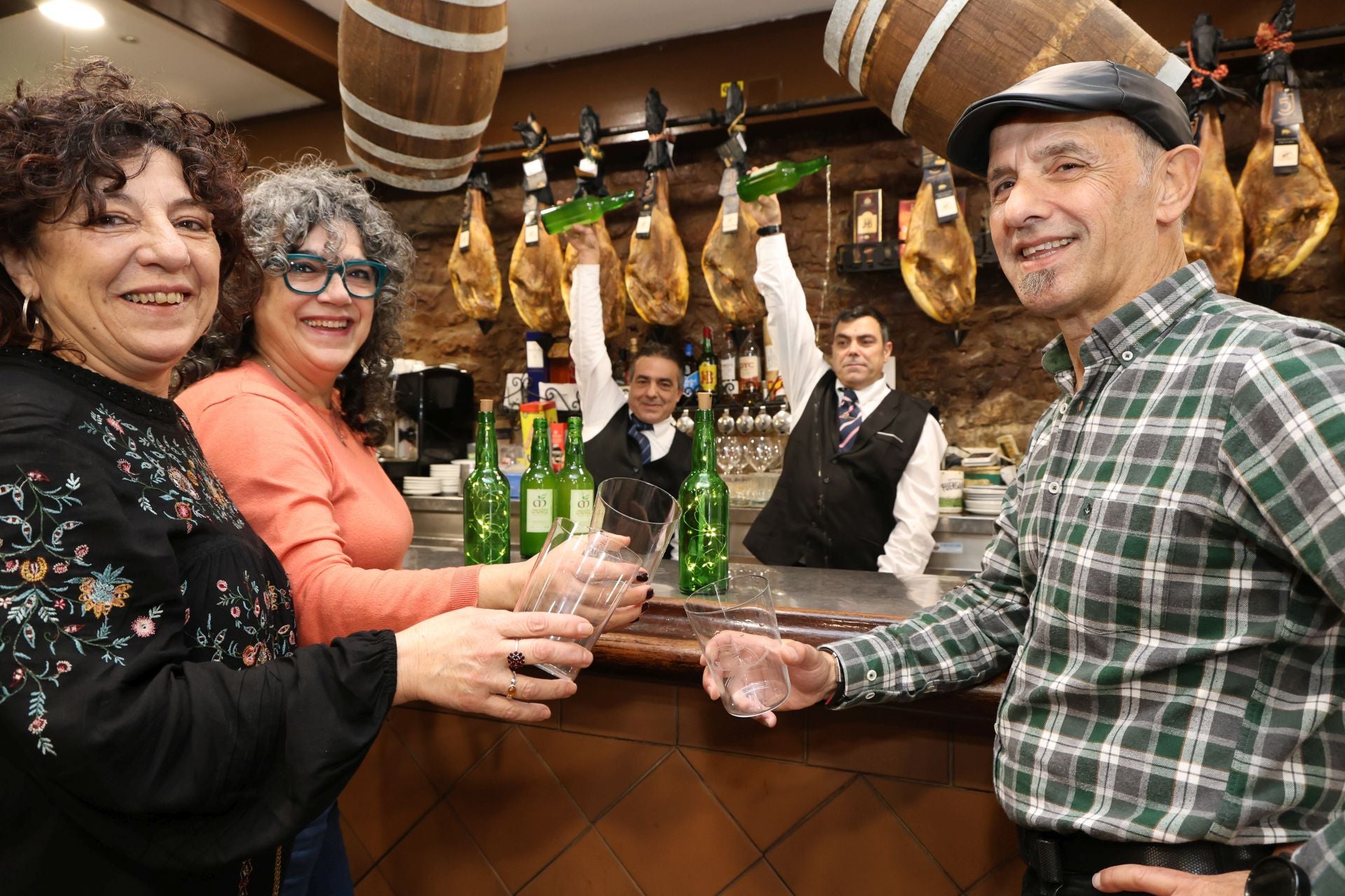 Asturias escancia alegría por la fiesta de la sidra