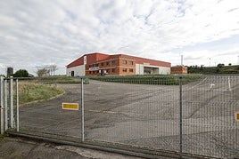 Las instalaciones del matadero de Gijón, ayer, completamente cerradas.
