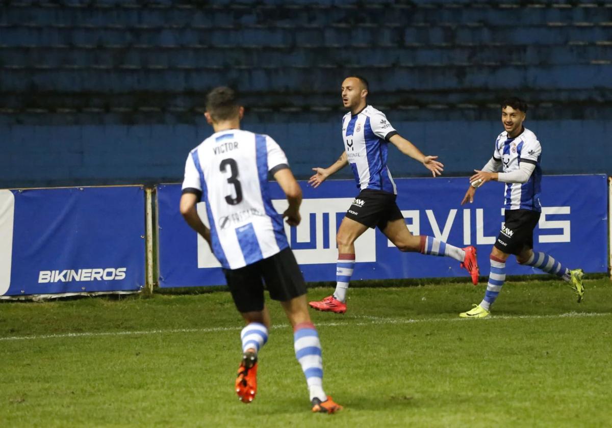 Real Avilés rescata un punto