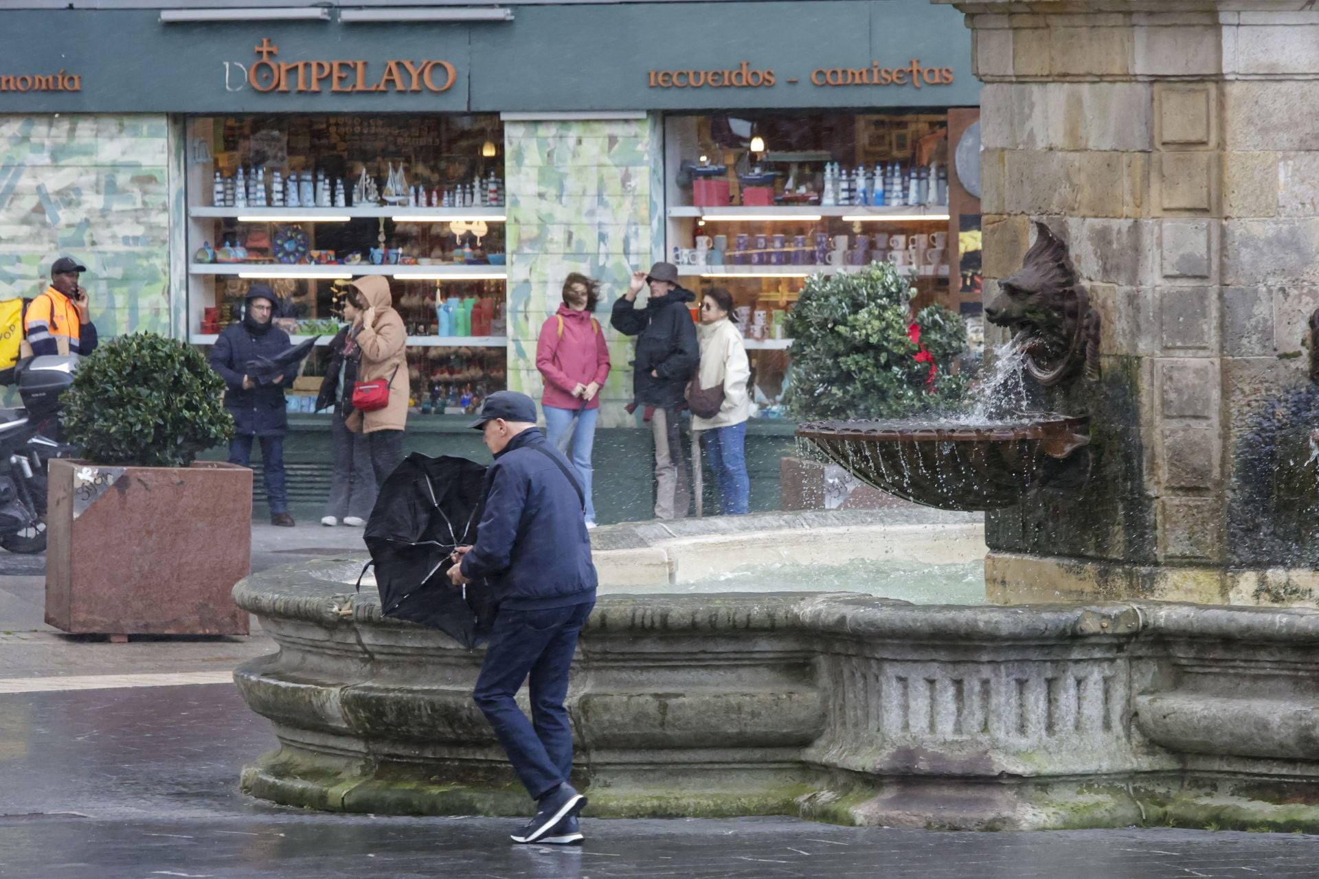 Vientos de invierno en Asturias: vendaval en la antesala a las nevadas