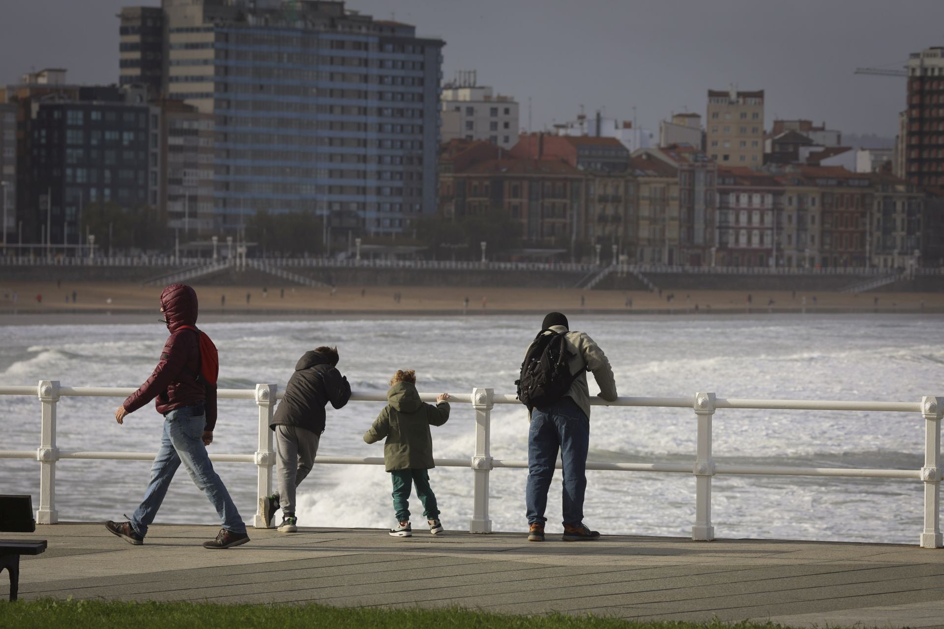 Vientos de invierno en Asturias: vendaval en la antesala a las nevadas