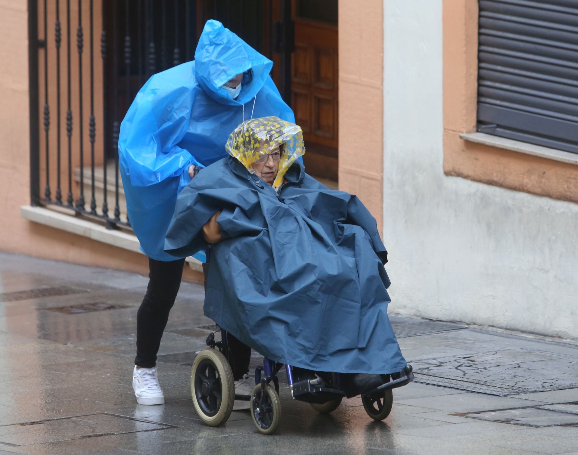 El primer temporal invernal en Asturias: nieve, fuerte viento y lluvia