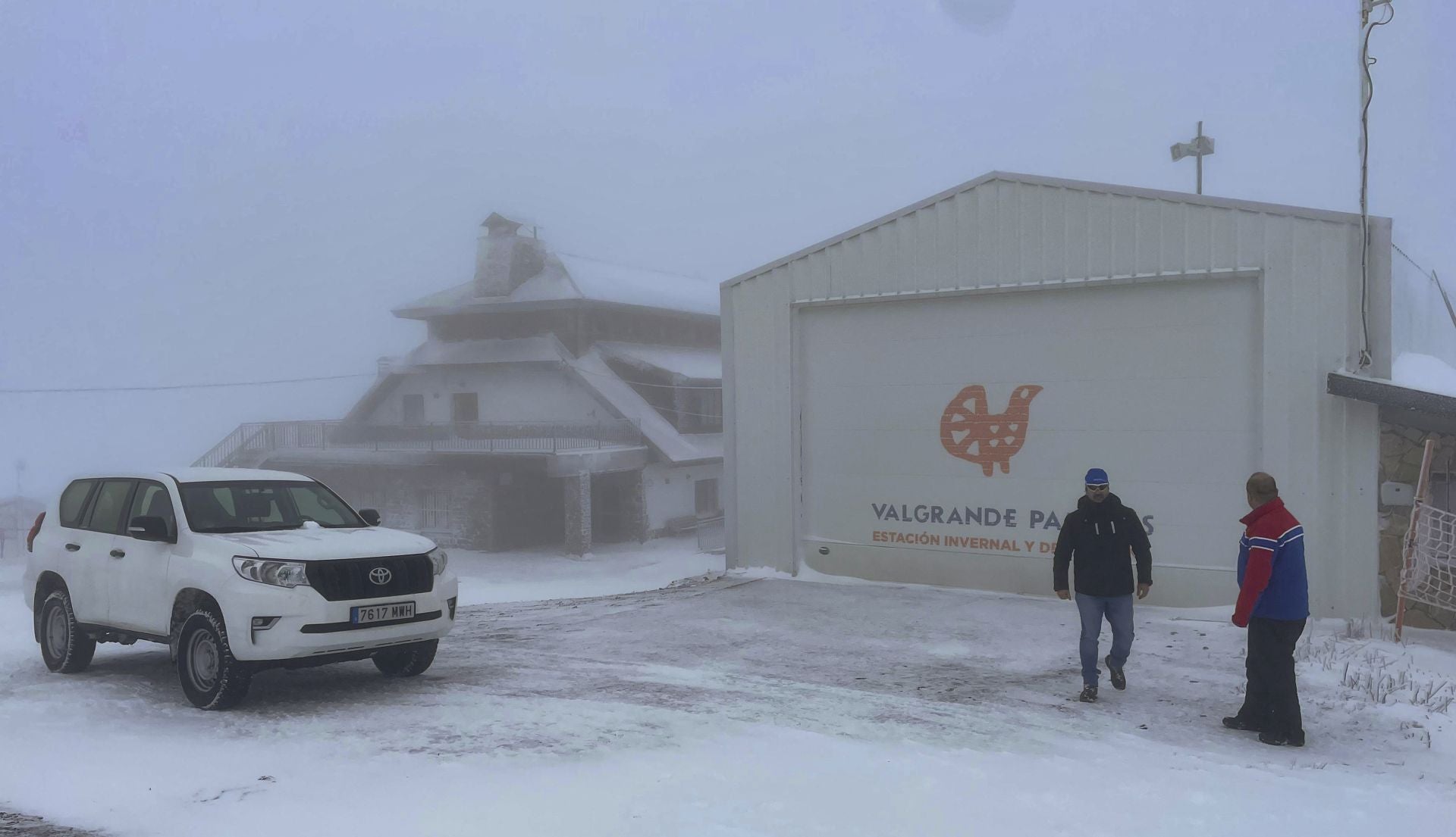 El primer temporal invernal en Asturias: nieve, fuerte viento y lluvia