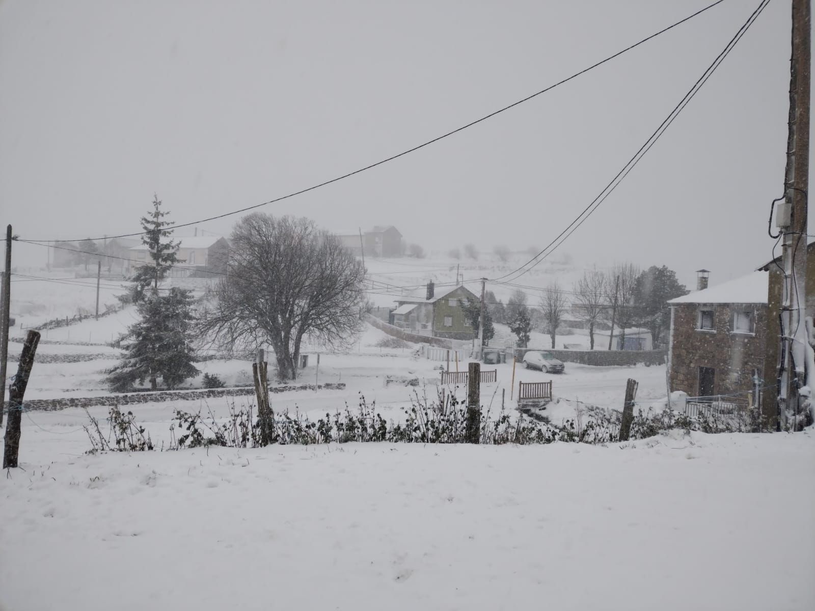 El primer temporal invernal en Asturias: nieve, fuerte viento y lluvia