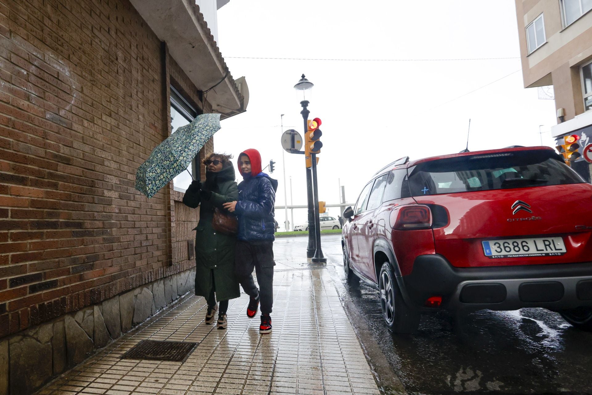 El primer temporal invernal en Asturias: nieve, fuerte viento y lluvia