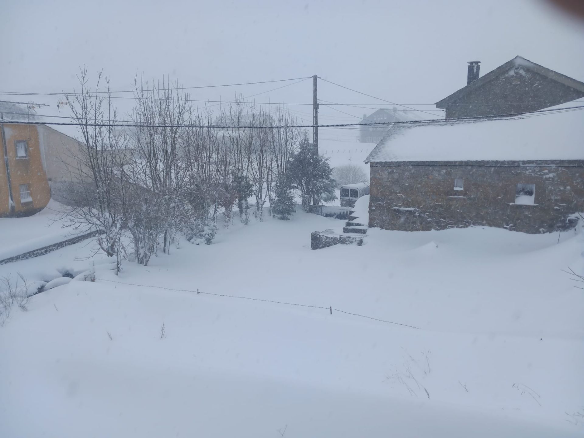 Nieve, lluvia y mucho frío en lo peor del temporal en Asturias