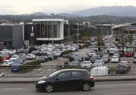 El parking de Parque Principado, prácticamente lleno.