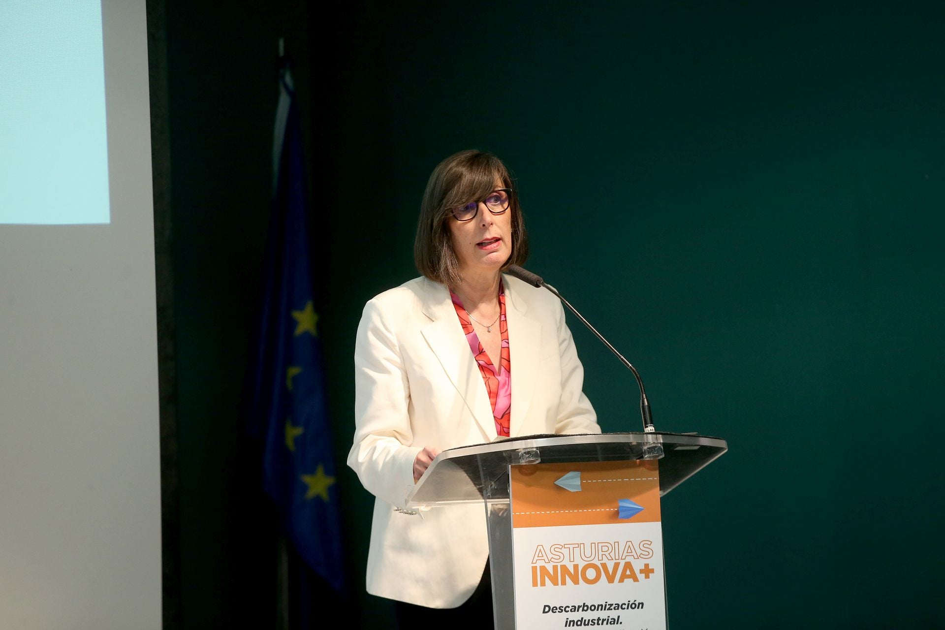 La consejera de Transición, Nieves Roqueñí, en una jornada sobre descarbonización organizada por EL COMERCIO.