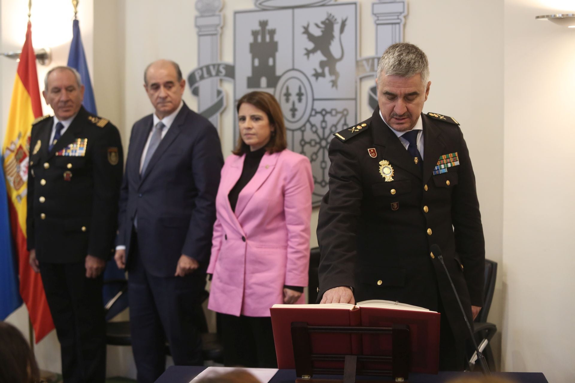 El nuevo jefe superior de la Policía Nacional de Asturias jura su cargo