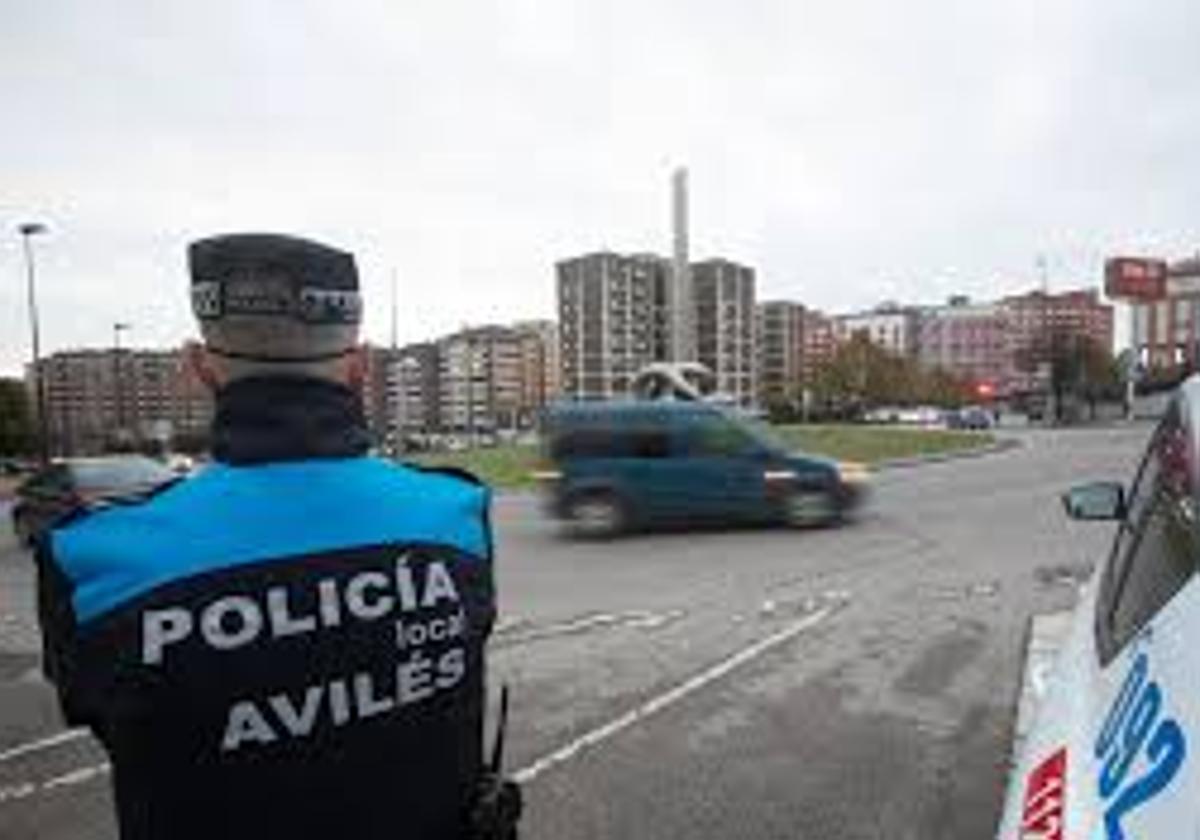 Un agente de la Policía Local de Avilés.