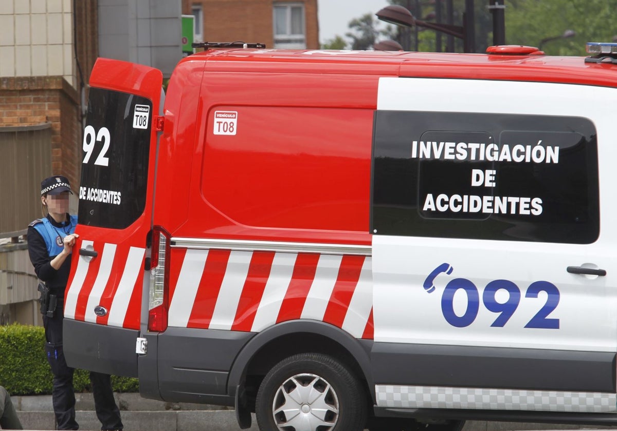 Furgoneta de investigación de accidentes de la Policía Local de Gijón.