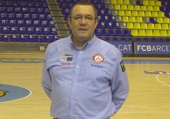 Alberto Piedra, durante su etapa como delegado del Gijón Jovellanos, en el Palau Blaugrana.