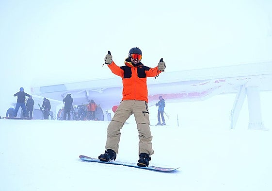 Las mejores fotos de la primera jornada de esquí en Asturias