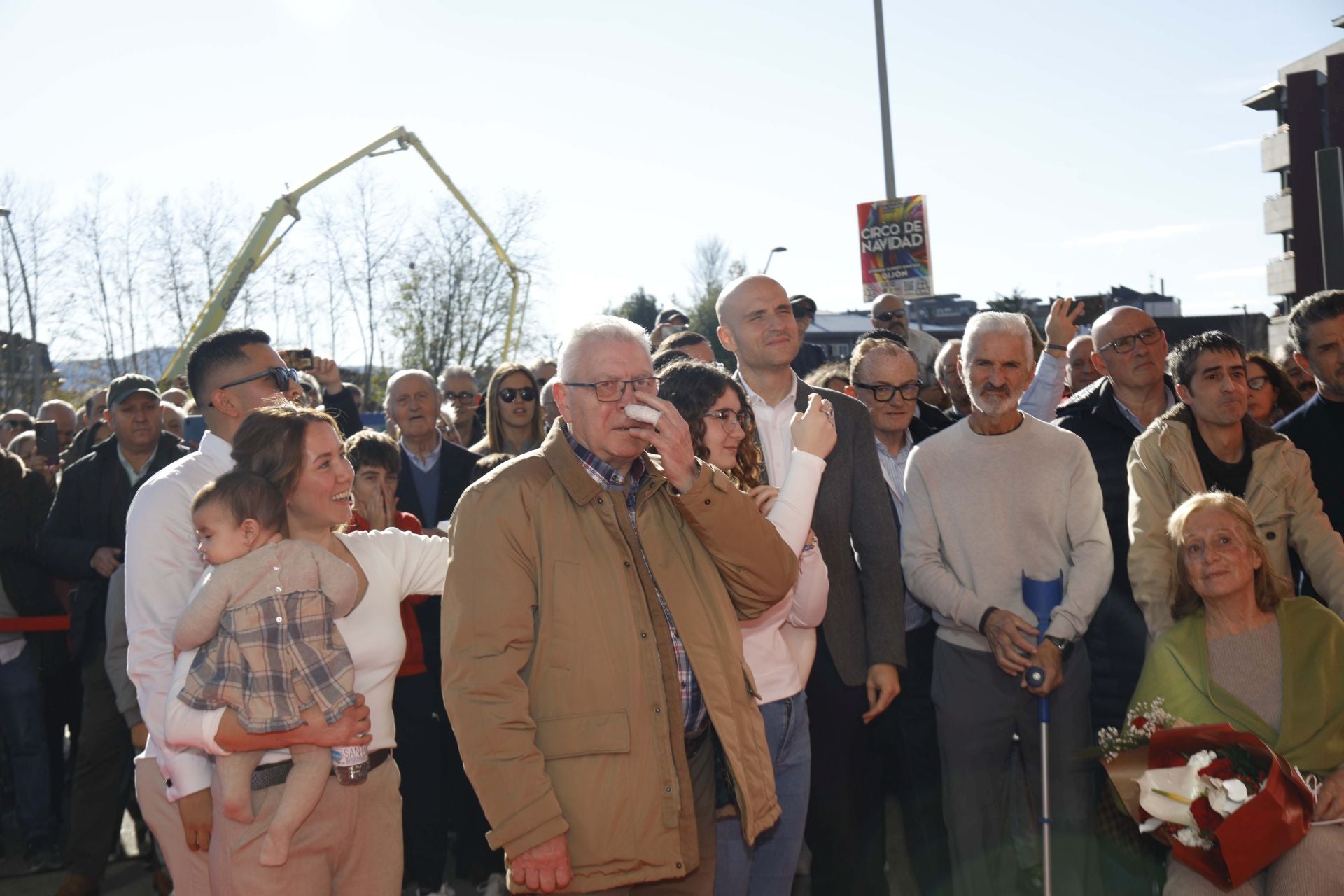 La puerta 11 de El Molinón ya lleva el nombre de Enzo Ferrero
