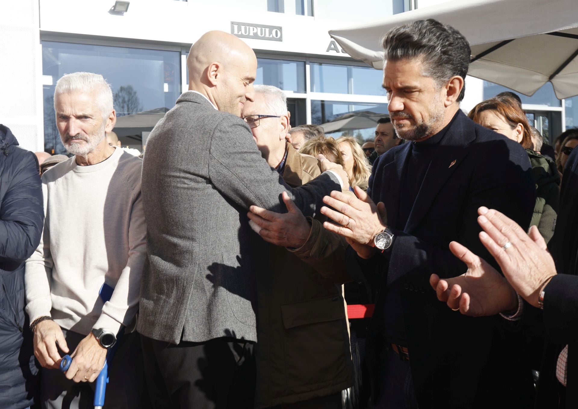 La puerta 11 de El Molinón ya lleva el nombre de Enzo Ferrero