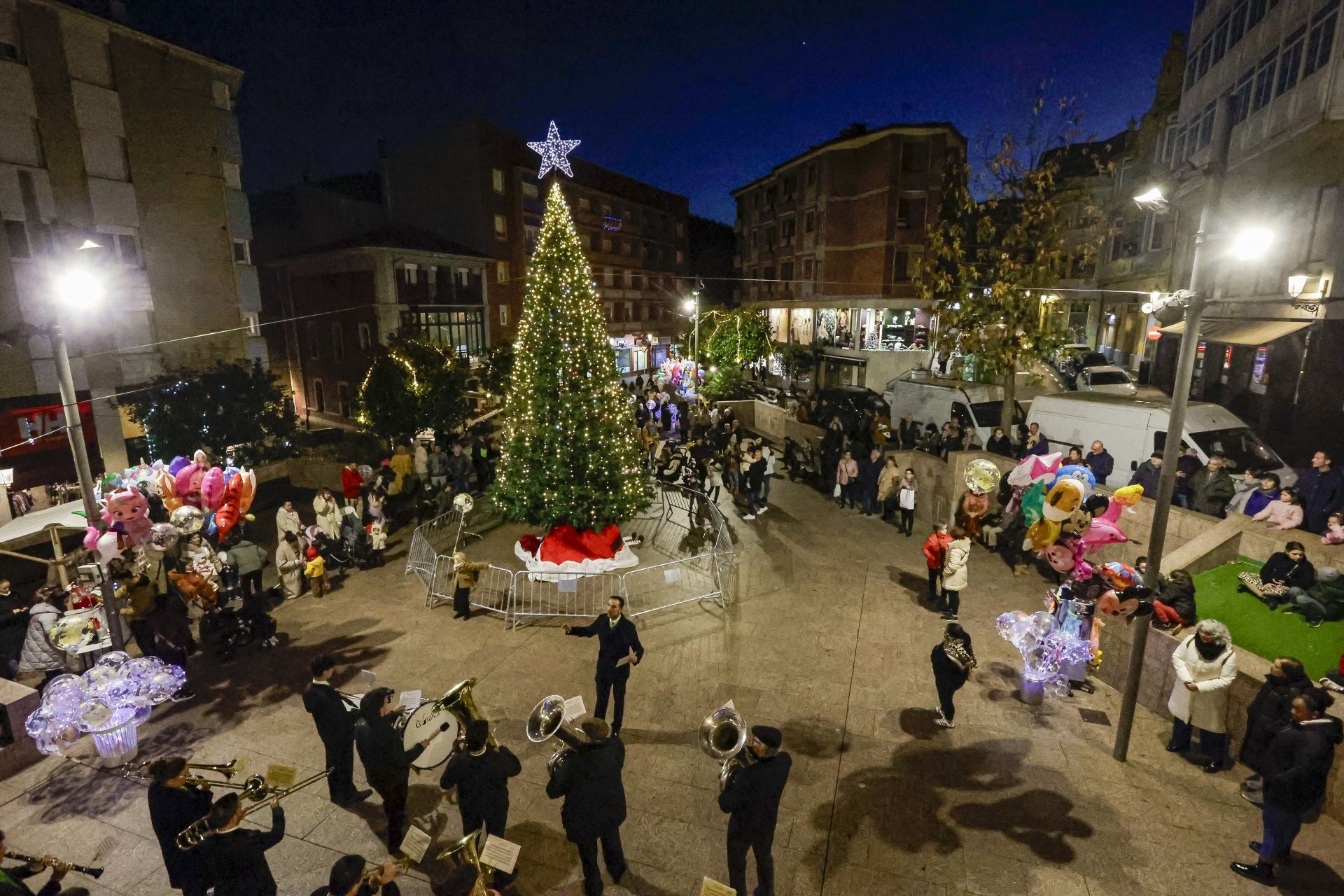 Candás ilumina el espíritu de la Navidad