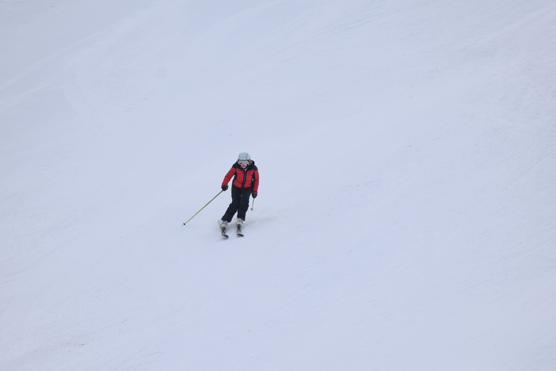 Llenazo en el primer fin de semana de esquí en Asturias