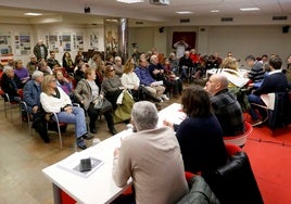 Un momento de la asamblea celebrada hoy en la Casa del Pueblo para elegir la lista gijonesa para el congreso de la FSA de enero.