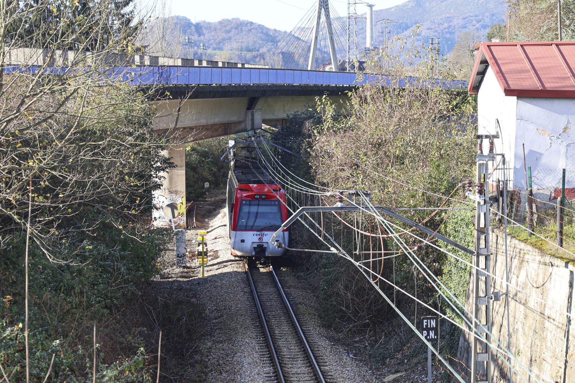 Trágico accidente en Langreo: muere un conductor arrollado por un tren