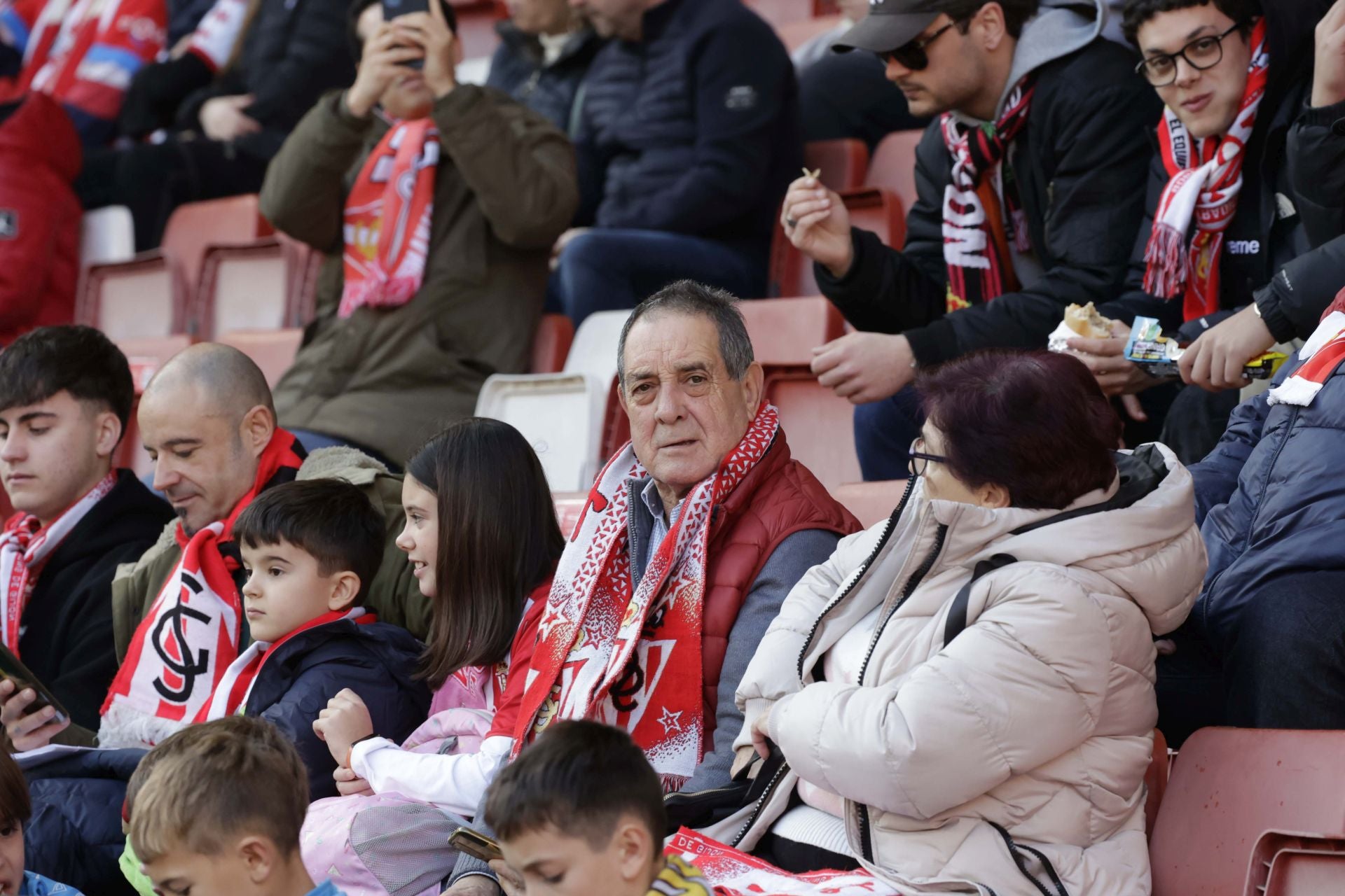 ¿Estuviste en el Sporting de Gijón - Racing de Ferrol? ¡Búscate en las fotos!