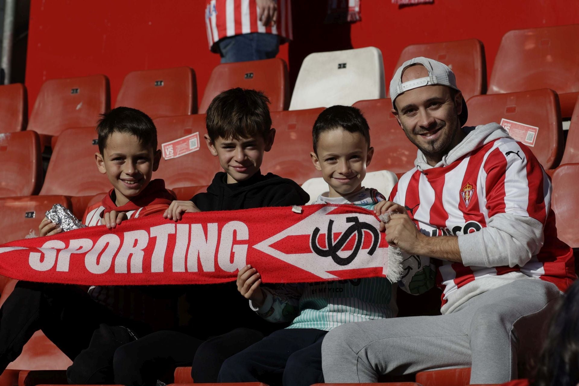 ¿Estuviste en el Sporting de Gijón - Racing de Ferrol? ¡Búscate en las fotos!