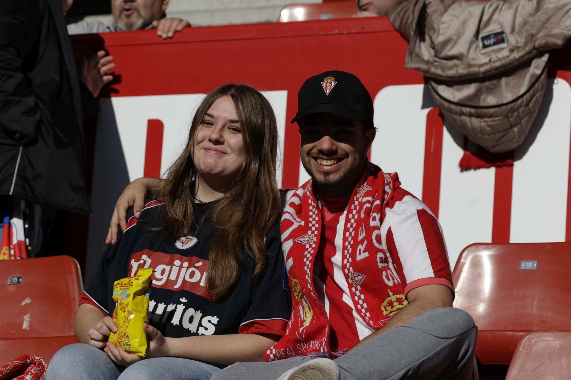 ¿Estuviste en el Sporting de Gijón - Racing de Ferrol? ¡Búscate en las fotos!