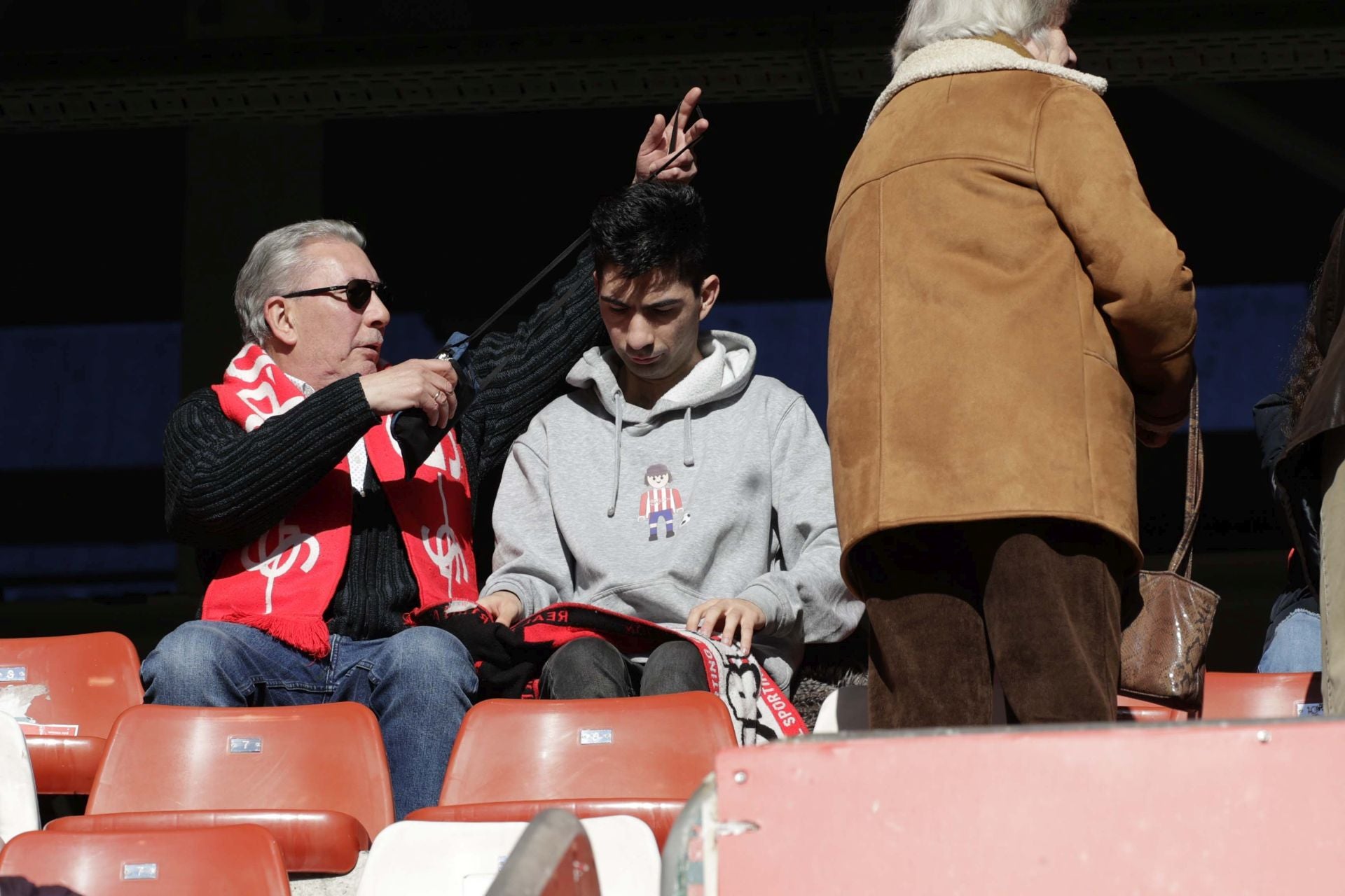 ¿Estuviste en el Sporting de Gijón - Racing de Ferrol? ¡Búscate en las fotos!