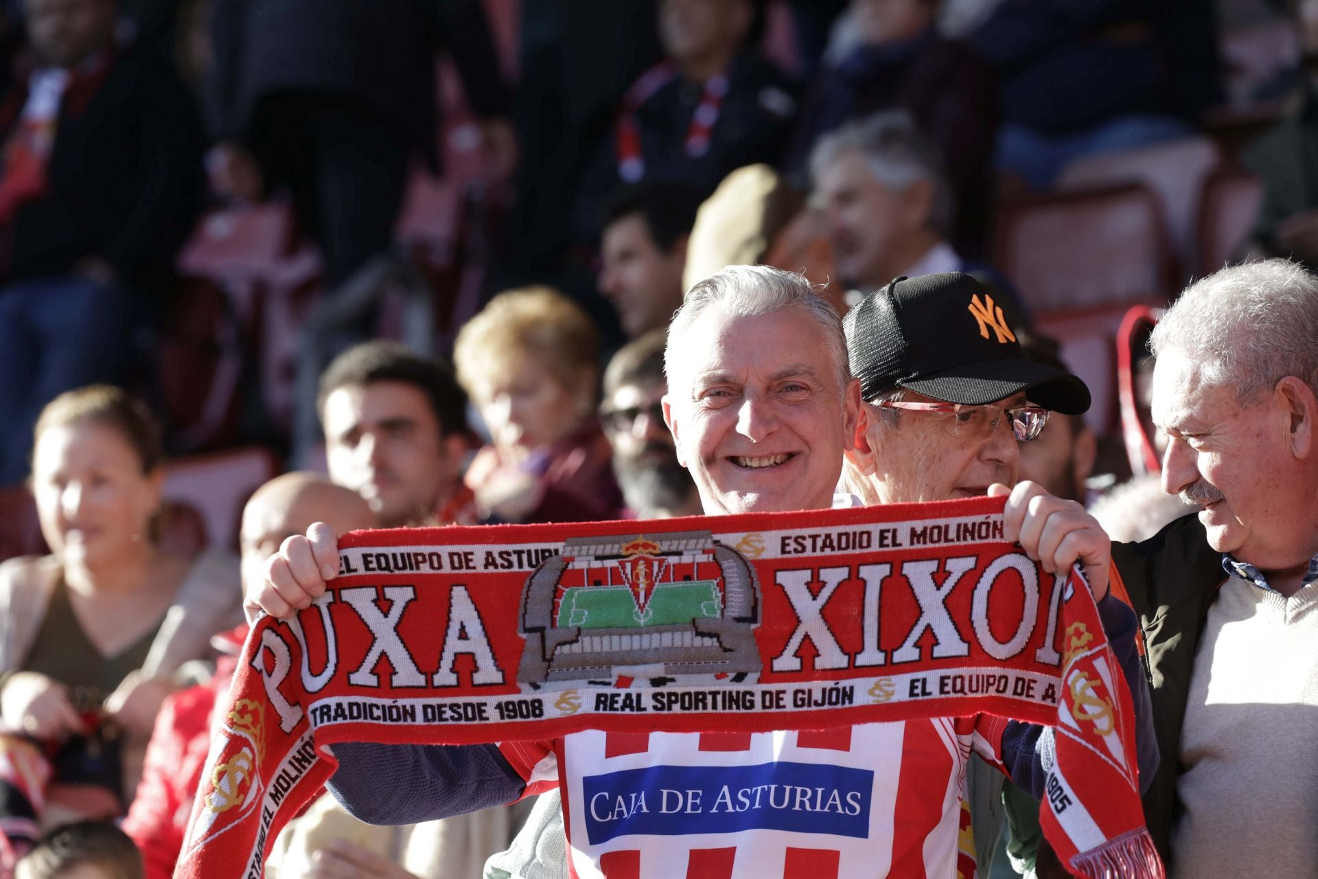 ¿Estuviste en el Sporting de Gijón - Racing de Ferrol? ¡Búscate en las fotos!