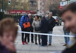 Los vecinos observan con preocupación lo ocurrido.