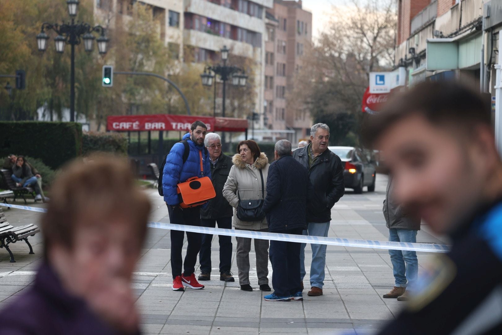 Los vecinos observan con preocupación lo ocurrido.