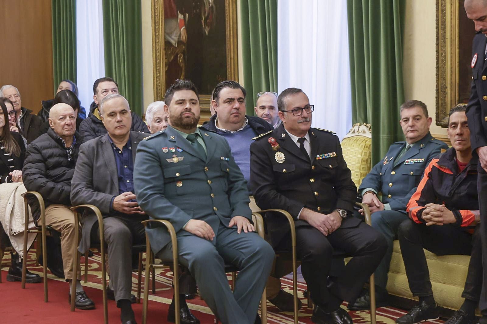 Tres inspectores y ocho subinspectores de la Policía Local que son «un orgullo para Gijón»