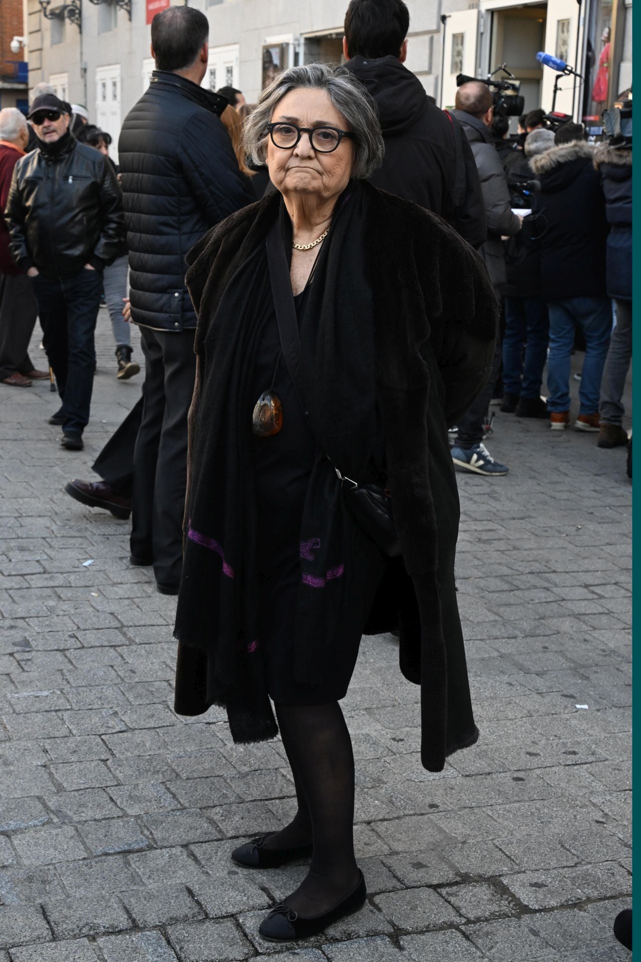 Multitudinario adiós a Marisa Paredes: familiares, amigos y compañeros despiden a la actriz