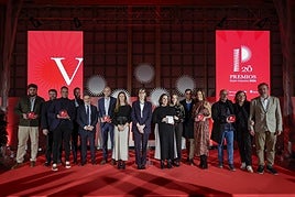 Javier Labrada (Seerstems Robótica y Sistemas), David Morán, Cristian Rodríguez (Make Projects Solutions), Daniel Martínez (Visita Gijón), Luis Díaz (Impulsa), Claudio Hidalgo (Microviable Therapeutics), Ángela Pumariega (vicealcaldesa de Gijón), Nieves Roqueñí (consejera de Industria del Principado), Noemí González, Carmen Vidal (El Caballo), Jorge Tudela, Paloma Álvarez Casielles (Construcciones Silca), Mack Macías, Isabel y Alberto Lombardía (Espiral Microsistemas), en los XX Premios Impulsa.