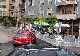 Calle Luis Menéndez Pidal, que conecta con Cava Baja, en Lena.