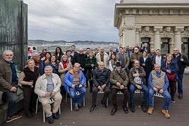 Casi cuarenta representantes de las asociaciones vecinales urbanas y rurales de Gijón acudieron a las instalaciones de EL COMERCIO para brindar por el año nuevo y hacer balance del año que expira en sus barrios y parroquias.