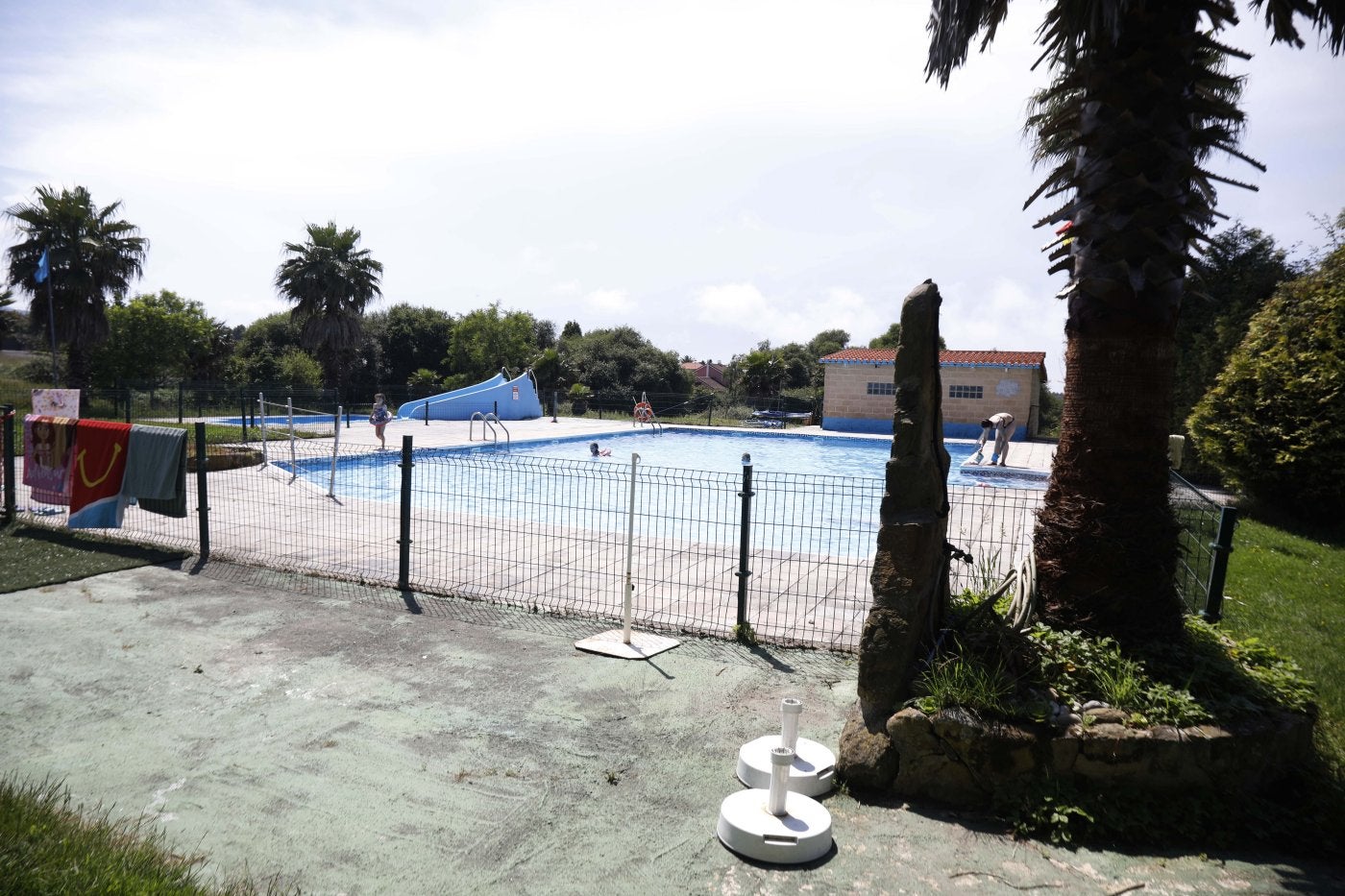 Piscinas que quedarán integradas dentro del futuro camping.