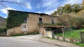 Las ruinas de lo que fue el Palacio de Valdecarzana, en su estado actual.