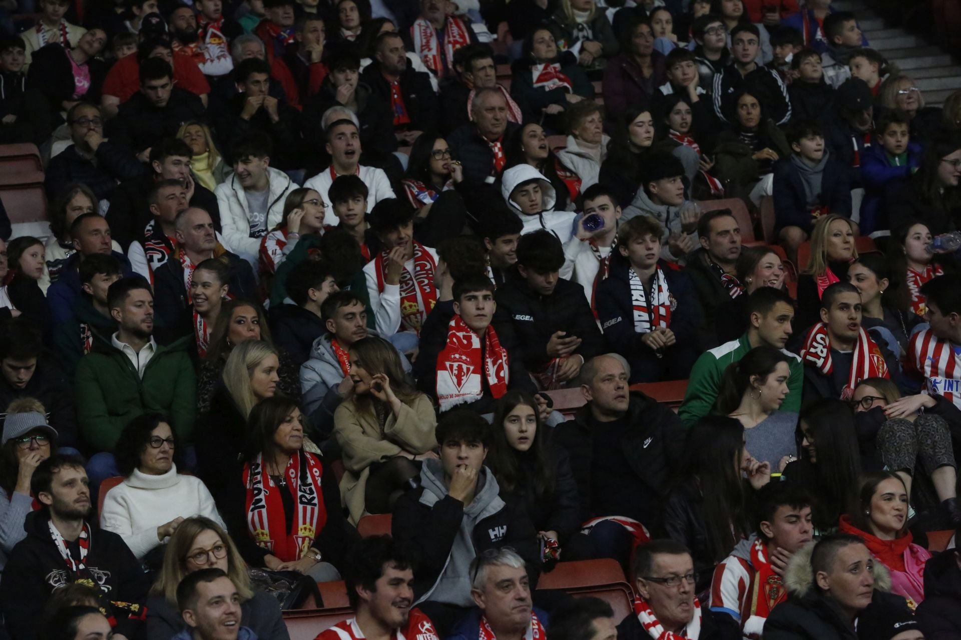 ¿Estuviste en el Sporting - Málaga? ¡Búscate!