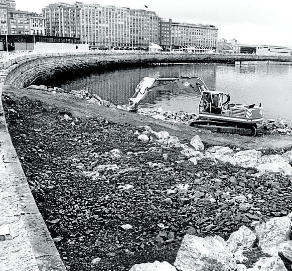 Playa de Poniente. Con la del Arbeyal, data de 1995.