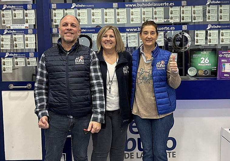 La administración El búho de la suerte, en Gijón, repartió un quinto premio.