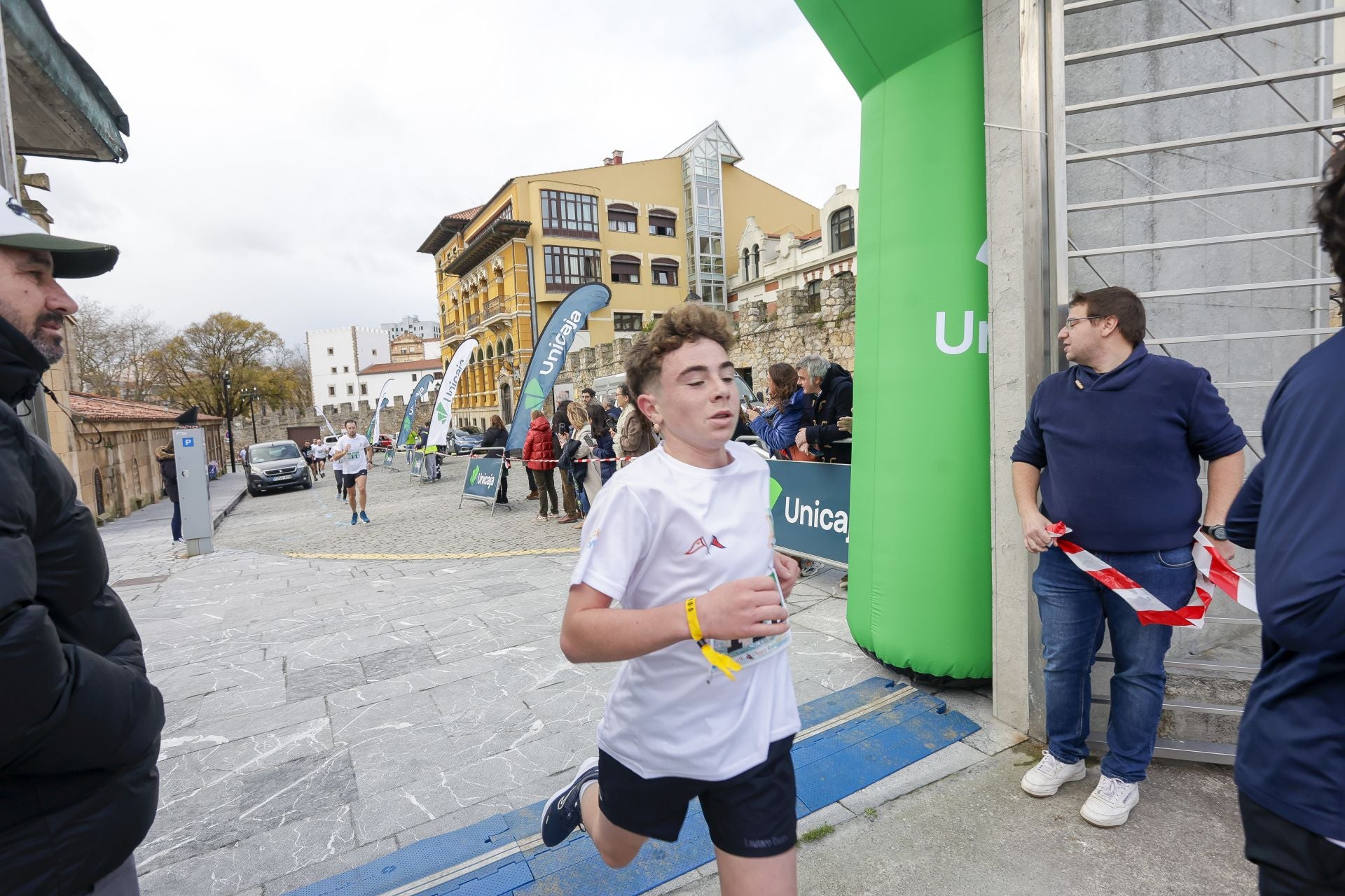 La carrera entre el club de Tenis y el club de Regatas de Gijón, en imágenes